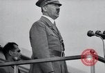 Standbild Adolf Hitler an der Sammlung und Parade Deutschland, 1939, aus Sekunde 16 historischem Filmmaterial Videoclip 65675031407
