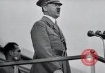 Standbild Adolf Hitler an der Sammlung und Parade Deutschland, 1939, aus Sekunde 17 historischem Filmmaterial Videoclip 65675031407