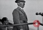 Standbild Adolf Hitler an der Sammlung und Parade Deutschland, 1939, aus Sekunde 18 historischem Filmmaterial Videoclip 65675031407