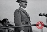 Standbild Adolf Hitler an der Sammlung und Parade Deutschland, 1939, aus Sekunde 19 historischem Filmmaterial Videoclip 65675031407