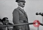 Standbild Adolf Hitler an der Sammlung und Parade Deutschland, 1939, aus Sekunde 20 historischem Filmmaterial Videoclip 65675031407