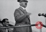 Standbild Adolf Hitler an der Sammlung und Parade Deutschland, 1939, aus Sekunde 22 historischem Filmmaterial Videoclip 65675031407