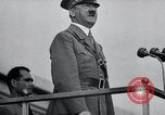 Standbild Adolf Hitler an der Sammlung und Parade Deutschland, 1939, aus Sekunde 23 historischem Filmmaterial Videoclip 65675031407