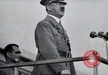 Standbild Adolf Hitler an der Sammlung und Parade Deutschland, 1939, aus Sekunde 24 historischem Filmmaterial Videoclip 65675031407