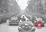 Standbild Adolf Hitler an der Sammlung und Parade Deutschland, 1939, aus Sekunde 56 historischem Filmmaterial Videoclip 65675031407