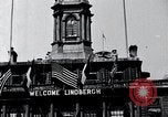 Immagine di Charles Lindbergh riceve una medaglia a New York New York City USA, 1927, secondo 8 filmato di repertorio 65675031416