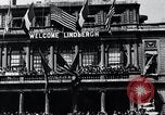 Immagine di Charles Lindbergh riceve una medaglia a New York New York City USA, 1927, secondo 14 filmato di repertorio 65675031416