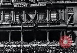 Immagine di Charles Lindbergh riceve una medaglia a New York New York City USA, 1927, secondo 16 filmato di repertorio 65675031416