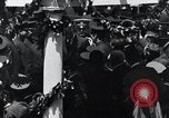 Immagine di Charles Lindbergh riceve una medaglia a New York New York City USA, 1927, secondo 26 filmato di repertorio 65675031416