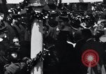 Immagine di Charles Lindbergh riceve una medaglia a New York New York City USA, 1927, secondo 28 filmato di repertorio 65675031416