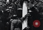 Immagine di Charles Lindbergh riceve una medaglia a New York New York City USA, 1927, secondo 31 filmato di repertorio 65675031416