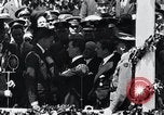 Immagine di Charles Lindbergh riceve una medaglia a New York New York City USA, 1927, secondo 40 filmato di repertorio 65675031416