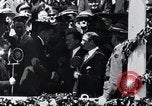 Immagine di Charles Lindbergh riceve una medaglia a New York New York City USA, 1927, secondo 49 filmato di repertorio 65675031416
