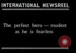 Immagine di Charles Lindbergh riceve una medaglia a New York New York City USA, 1927, secondo 59 filmato di repertorio 65675031416