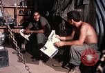 Immagine di Fire Base di supporto Il Vietnam, 1970, secondo 50 filmato di repertorio 65675031448