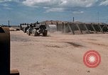 Standbild Fire Support Base Vietnam, 1970, aus Sekunde 35 historischem Filmmaterial Videoclip 65675031449
