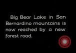 Standbild entwickelten Wald Straße Big Bear Lake California USA, 1929, aus Sekunde 1 historischem Filmmaterial Videoclip 65675031472