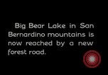 Standbild entwickelten Wald Straße Big Bear Lake California USA, 1929, aus Sekunde 3 historischem Filmmaterial Videoclip 65675031472