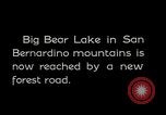 Standbild entwickelten Wald Straße Big Bear Lake California USA, 1929, aus Sekunde 10 historischem Filmmaterial Videoclip 65675031472