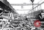 Image Recyclage de déchets pour fabriquer de l'acier United States USA, 1943, de la seconde 12 séquences d'archives historiques vidéo 65675031505