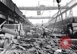 Image Recyclage de déchets pour fabriquer de l'acier United States USA, 1943, de la seconde 13 séquences d'archives historiques vidéo 65675031505