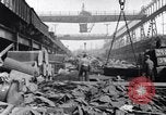 Image Recyclage de déchets pour fabriquer de l'acier United States USA, 1943, de la seconde 15 séquences d'archives historiques vidéo 65675031505