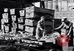 Image Recyclage de déchets pour fabriquer de l'acier United States USA, 1943, de la seconde 36 séquences d'archives historiques vidéo 65675031505