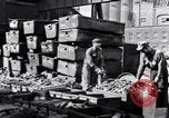 Image Recyclage de déchets pour fabriquer de l'acier United States USA, 1943, de la seconde 44 séquences d'archives historiques vidéo 65675031505