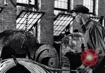 Image Fabrication de fil d'acier United States USA, 1943, de la seconde 8 séquences d'archives historiques vidéo 65675031514