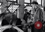 Image Fabrication de fil d'acier United States USA, 1943, de la seconde 14 séquences d'archives historiques vidéo 65675031514