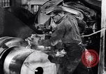 Image Fabrication de fil d'acier United States USA, 1943, de la seconde 25 séquences d'archives historiques vidéo 65675031514