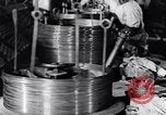 Image Fabrication de fil d'acier United States USA, 1943, de la seconde 60 séquences d'archives historiques vidéo 65675031514