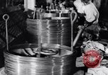 Image Fabrication de fil d'acier United States USA, 1943, de la seconde 61 séquences d'archives historiques vidéo 65675031514