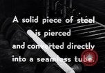 Standbild Produktion von nahtlosen Rohren United States USA, 1943, aus Sekunde 7 historischem Filmmaterial Videoclip 65675031515