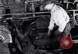 Standbild Produktion von nahtlosen Rohren United States USA, 1943, aus Sekunde 42 historischem Filmmaterial Videoclip 65675031515