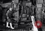 Standbild Produktion von nahtlosen Rohren United States USA, 1943, aus Sekunde 58 historischem Filmmaterial Videoclip 65675031515