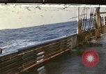 Immagine di Sondaggio oceaniche nave in mare grosso Oceano Pacifico, 1963, secondo 1 filmato di repertorio 65675031521