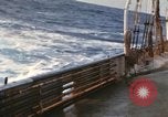 Immagine di Sondaggio oceaniche nave in mare grosso Oceano Pacifico, 1963, secondo 3 filmato di repertorio 65675031521