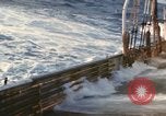 Immagine di Sondaggio oceaniche nave in mare grosso Oceano Pacifico, 1963, secondo 5 filmato di repertorio 65675031521
