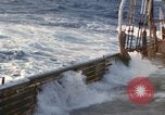 Immagine di Sondaggio oceaniche nave in mare grosso Oceano Pacifico, 1963, secondo 6 filmato di repertorio 65675031521
