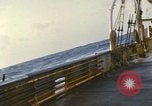 Immagine di Sondaggio oceaniche nave in mare grosso Oceano Pacifico, 1963, secondo 10 filmato di repertorio 65675031521