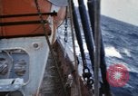 Immagine di Sondaggio oceaniche nave in mare grosso Oceano Pacifico, 1963, secondo 28 filmato di repertorio 65675031521