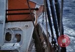 Immagine di Sondaggio oceaniche nave in mare grosso Oceano Pacifico, 1963, secondo 43 filmato di repertorio 65675031521