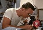 Immagine di Oceanic sondaggio laboratorio nave Oceano Pacifico, 1963, secondo 39 filmato di repertorio 65675031522