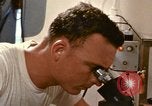 Immagine di Oceanic sondaggio laboratorio nave Oceano Pacifico, 1963, secondo 44 filmato di repertorio 65675031522