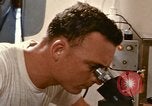 Immagine di Oceanic sondaggio laboratorio nave Oceano Pacifico, 1963, secondo 47 filmato di repertorio 65675031522