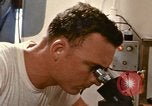 Immagine di Oceanic sondaggio laboratorio nave Oceano Pacifico, 1963, secondo 50 filmato di repertorio 65675031522
