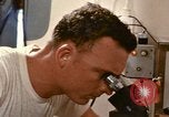 Immagine di Oceanic sondaggio laboratorio nave Oceano Pacifico, 1963, secondo 52 filmato di repertorio 65675031522