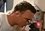 Immagine di Oceanic sondaggio laboratorio nave Oceano Pacifico, 1963, secondo 53 filmato di repertorio 65675031522
