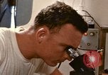 Immagine di Oceanic sondaggio laboratorio nave Oceano Pacifico, 1963, secondo 60 filmato di repertorio 65675031522